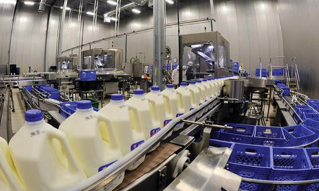不銹鋼方管架構在乳制品灌裝設備支架中的應用案例